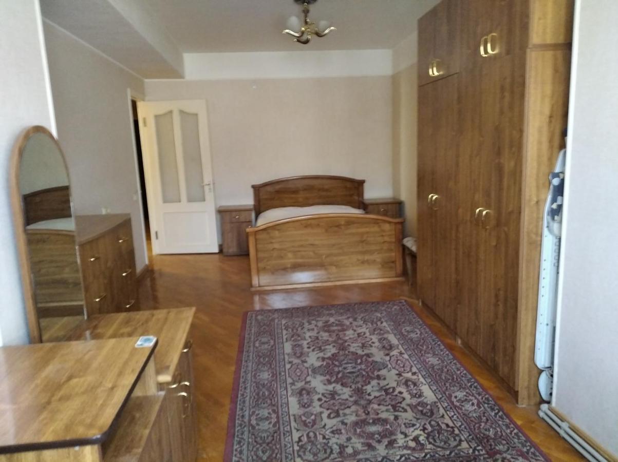 3 Room Apartment In Small Center Of Yerevan Exterior photo
