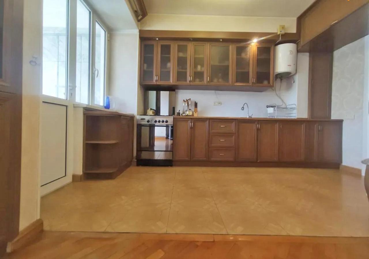 3 Room Apartment In Small Center Of Yerevan Exterior photo